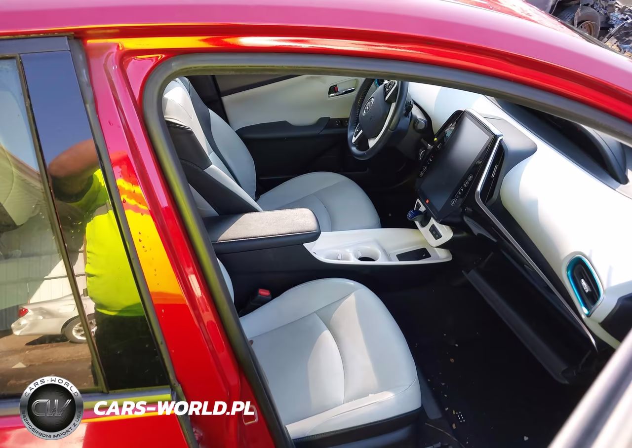 2018 Toyota Prius Prime VIN:JTDKARFP0J3078938 - 5