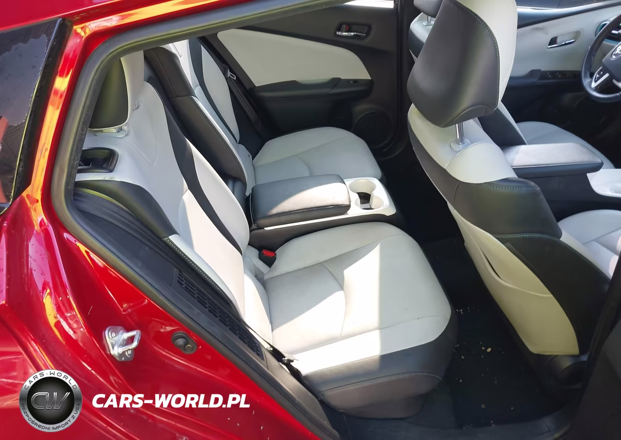 2018 Toyota Prius Prime VIN:JTDKARFP0J3078938 - 8