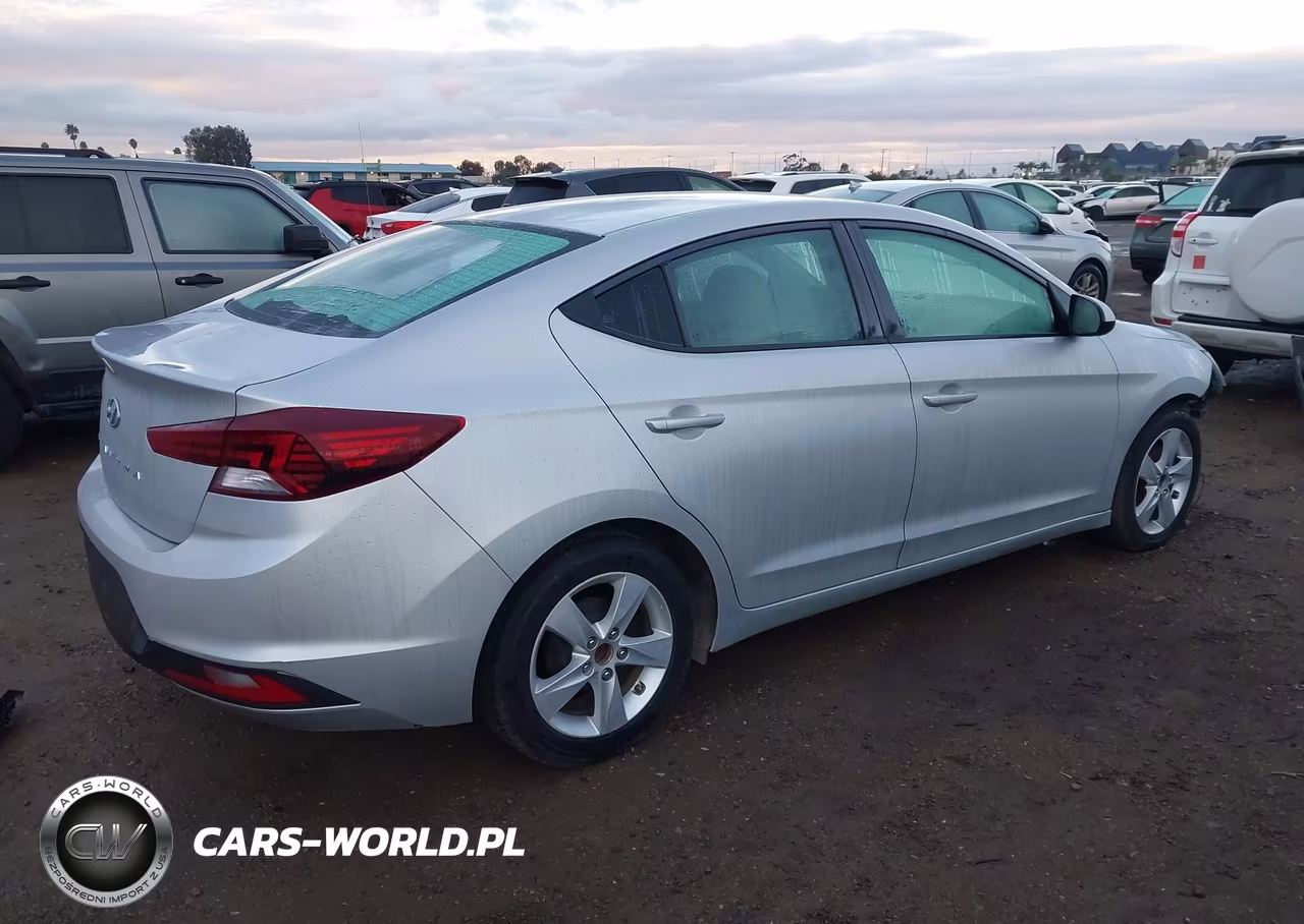 2019 Hyundai Elantra Se VIN:5NPD74LF0KH496637 - 4