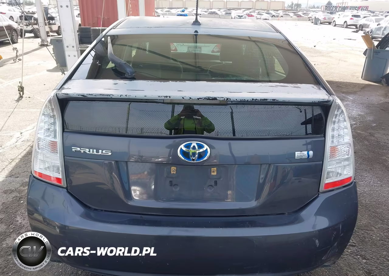 2011 Toyota Prius Two VIN:JTDKN3DU7B1421977 - 16