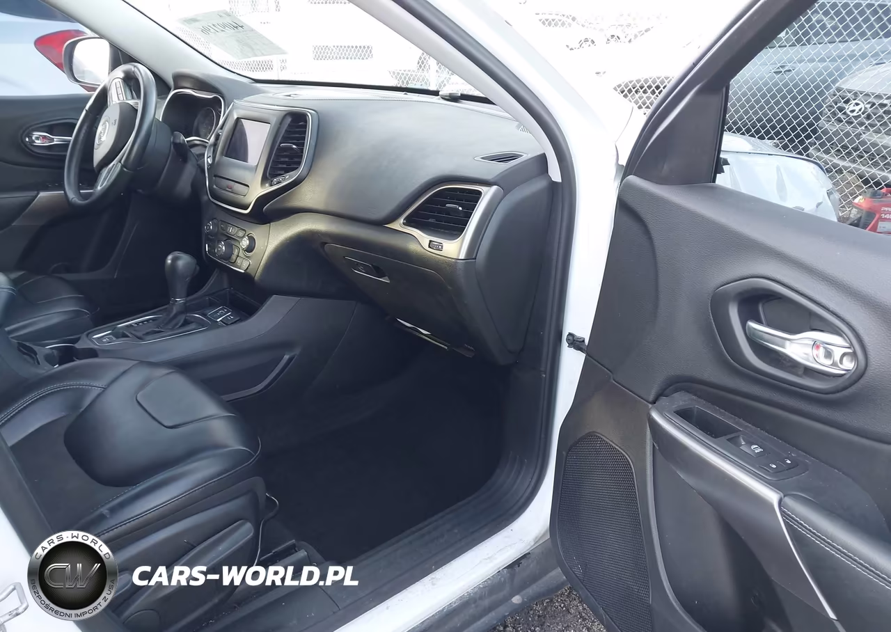 2019 Jeep Cherokee Latitude Plus Fwd VIN:1C4PJLLB3KD204989 - 5
