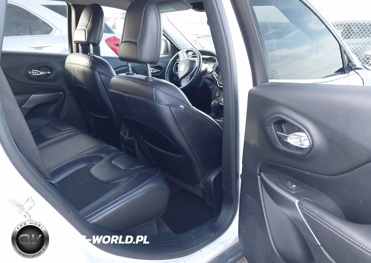2019 Jeep Cherokee Latitude Plus Fwd VIN:1C4PJLLB3KD204989 - 8