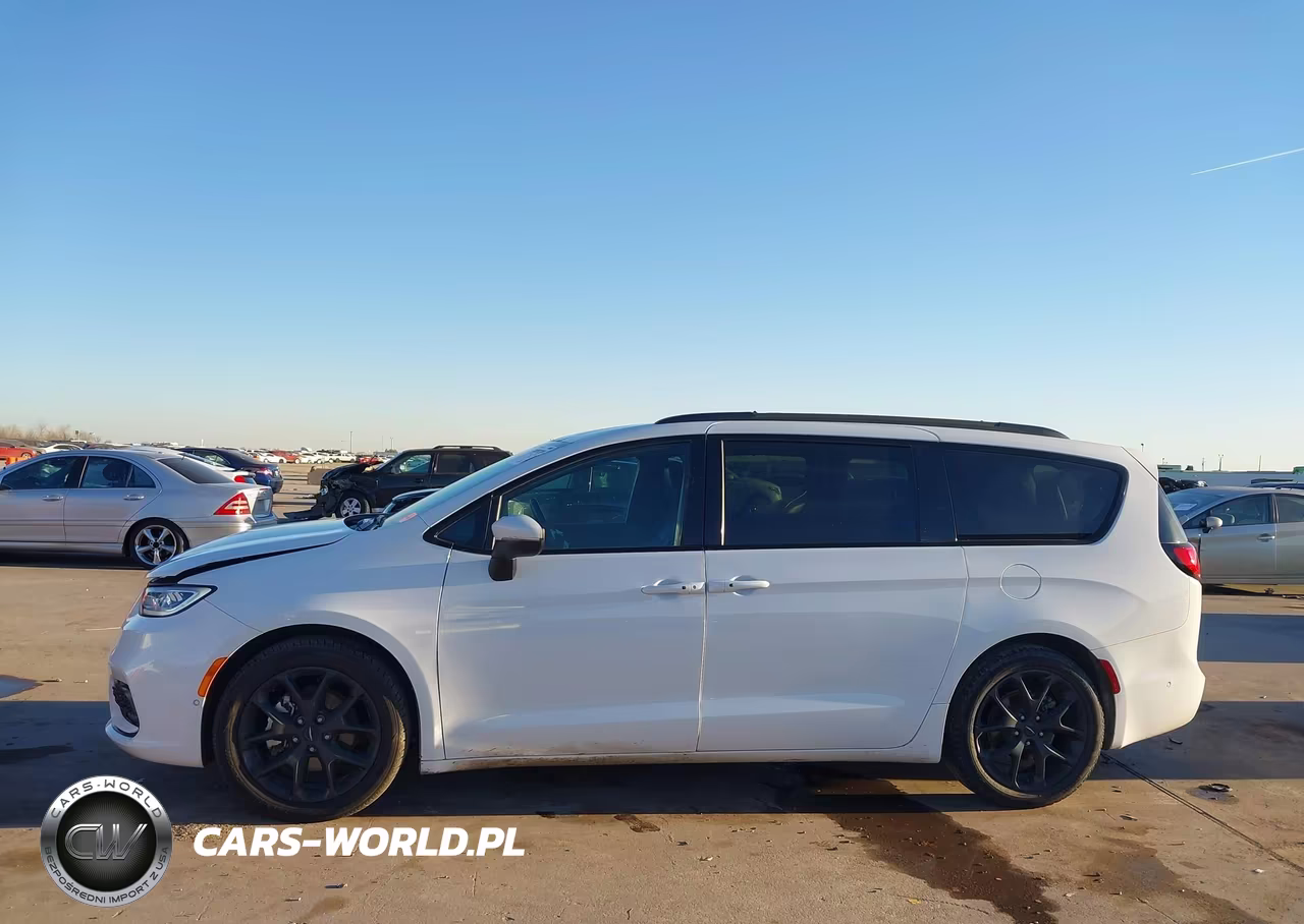 2023 Chrysler Pacifica Touring L VIN:2C4RC1BG7PR629382 - 14