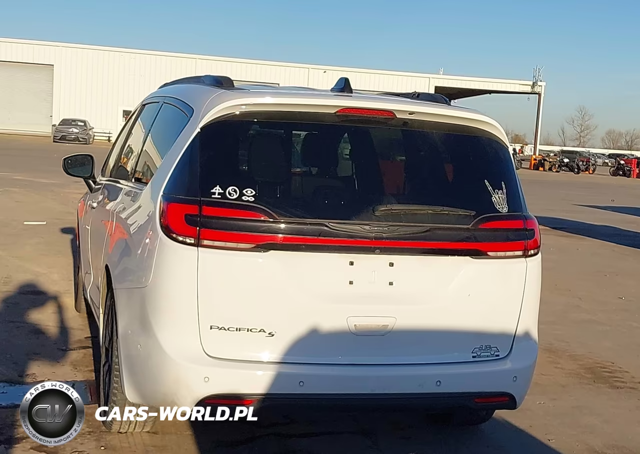 2023 Chrysler Pacifica Touring L VIN:2C4RC1BG7PR629382 - 16