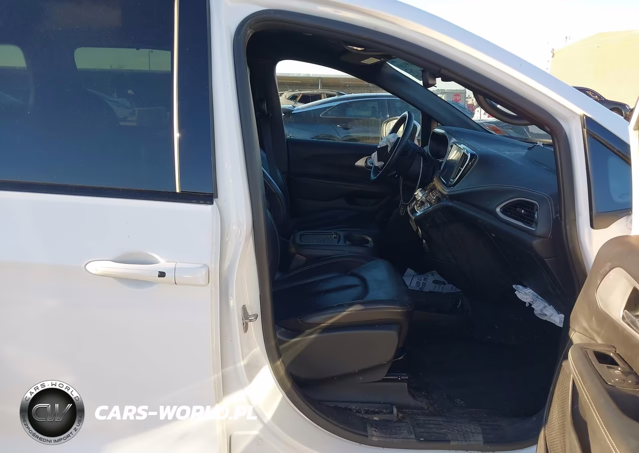 2023 Chrysler Pacifica Touring L VIN:2C4RC1BG7PR629382 - 5