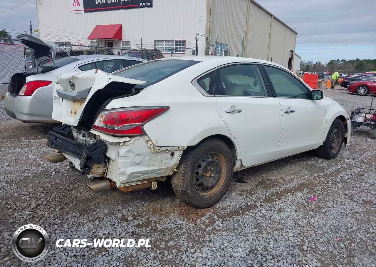 2015 Nissan Altima 2.5 S VIN:1N4AL3AP5FN864293 - 4