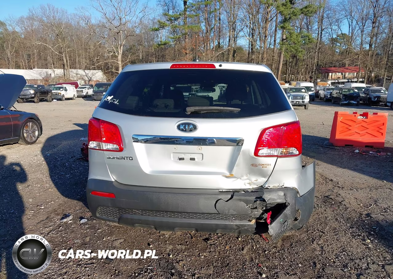 2011 Kia Sorento VIN:5XYKT3A10BG153015 - 17