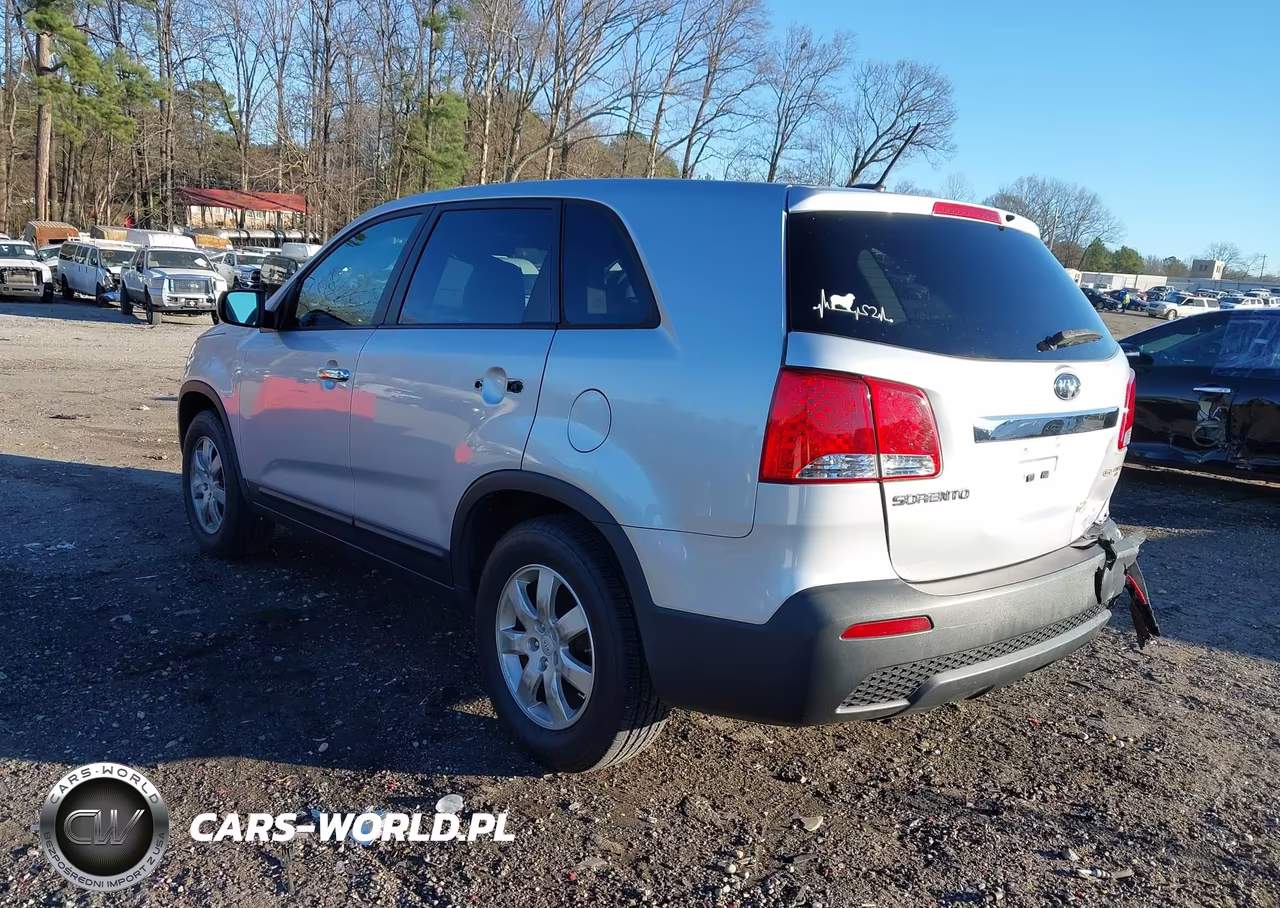2011 Kia Sorento VIN:5XYKT3A10BG153015 - 3