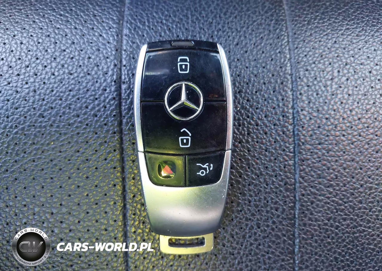 2018 Mercedes-Benz E 300 4Matic VIN:WDDZF4KB8JA344835 - 11