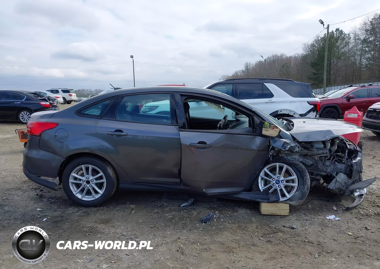 2017 Ford Focus Se VIN:1FADP3F20HL216860 - 13
