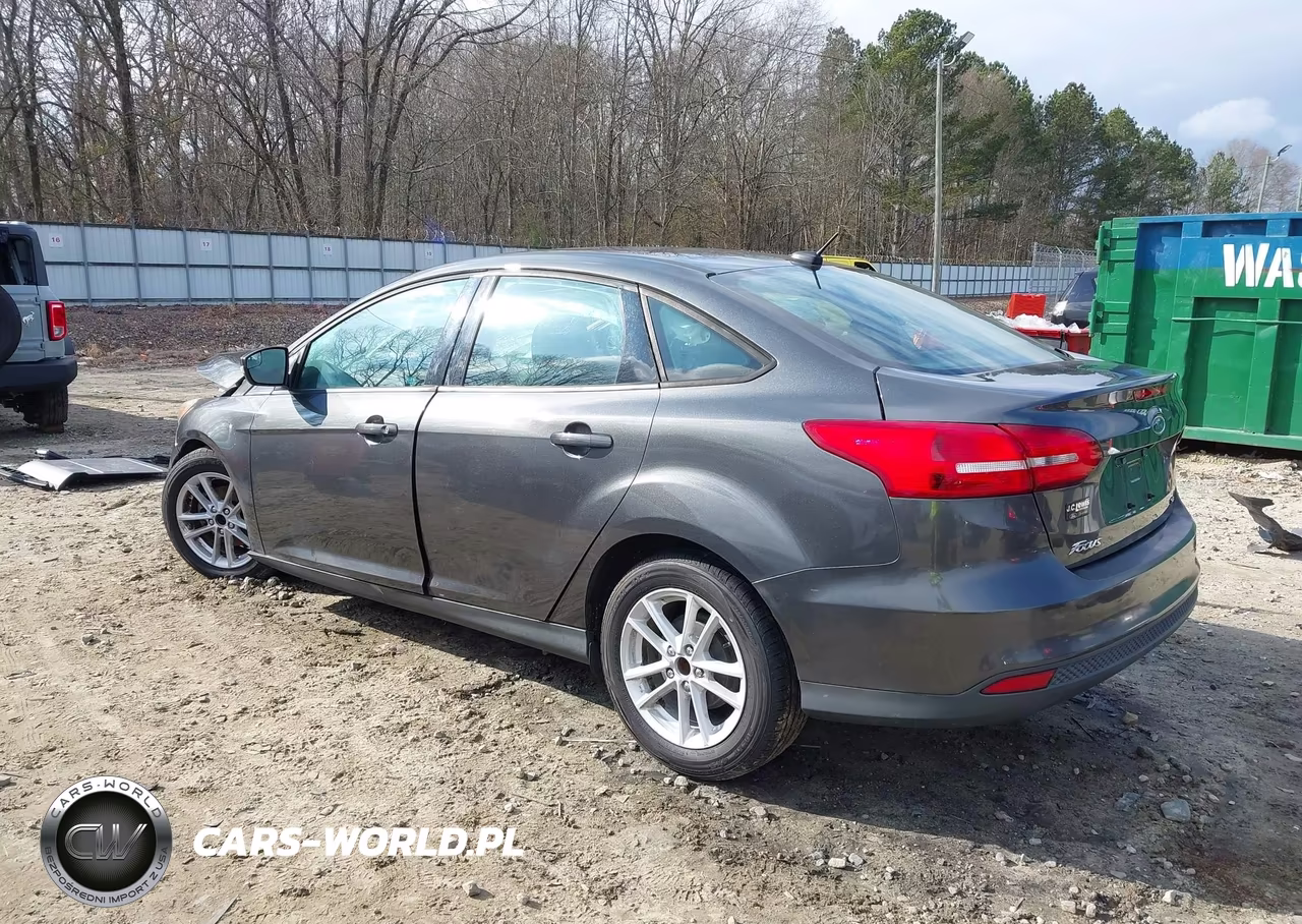 2017 Ford Focus Se VIN:1FADP3F20HL216860 - 3