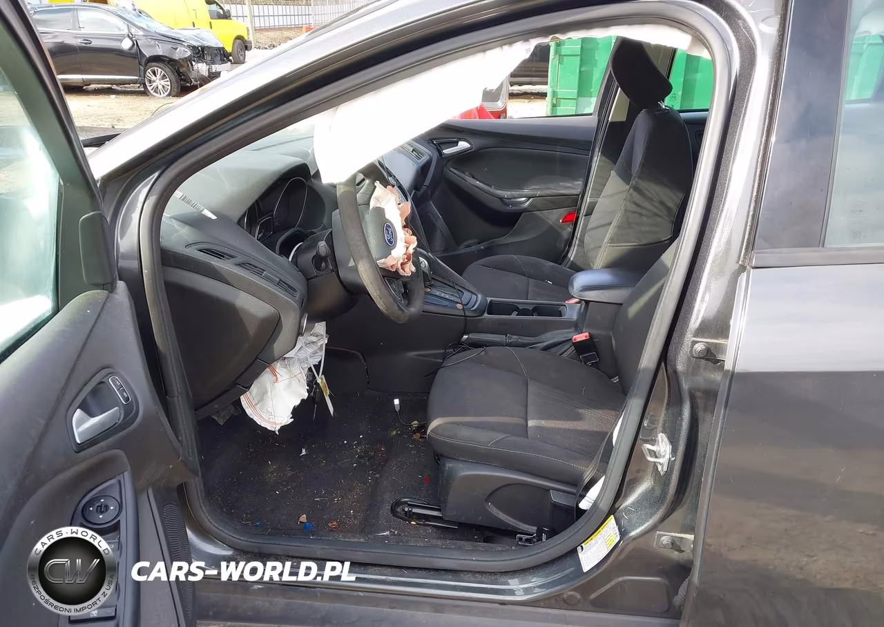 2017 Ford Focus Se VIN:1FADP3F20HL216860 - 5