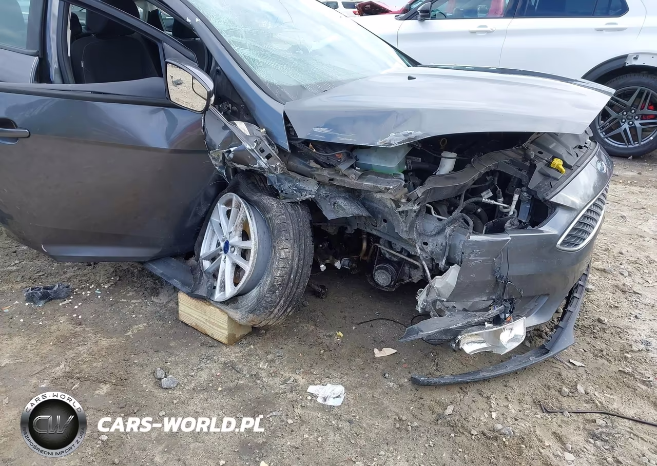 2017 Ford Focus Se VIN:1FADP3F20HL216860 - 6