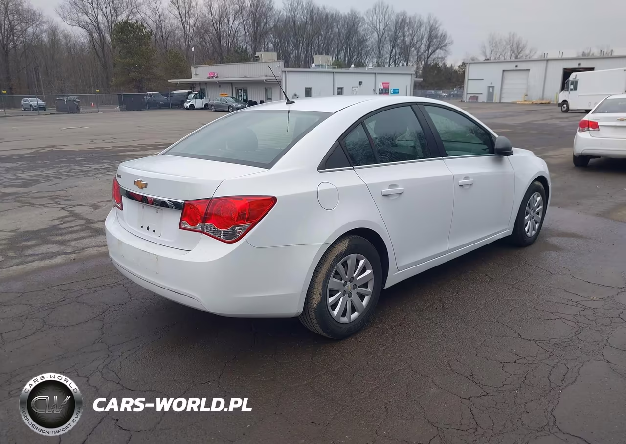 2011 Chevrolet Cruze Ls VIN:1G1PC5SHXB7247986 - 4