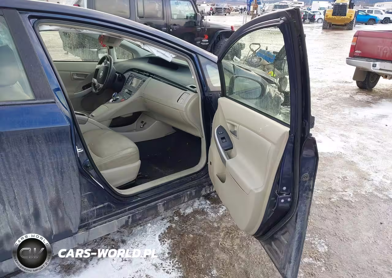 2015 Toyota Prius Four VIN:JTDKN3DUXF0413822 - 5