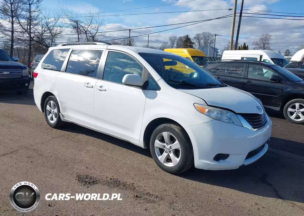 2016 Toyota Sienna Le 8 Passenger