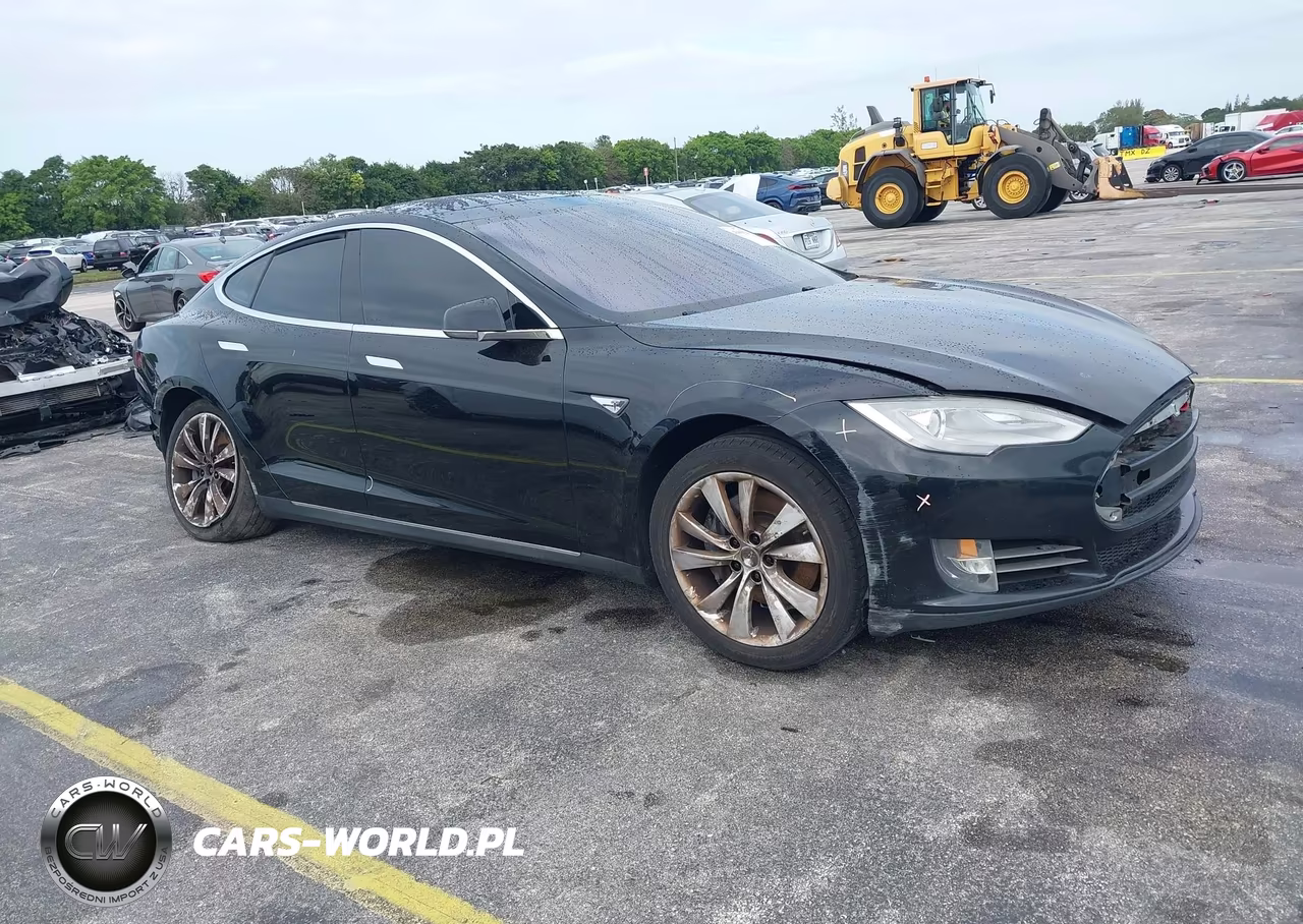 2013 Tesla Model S – zdjęcie 1 z 15