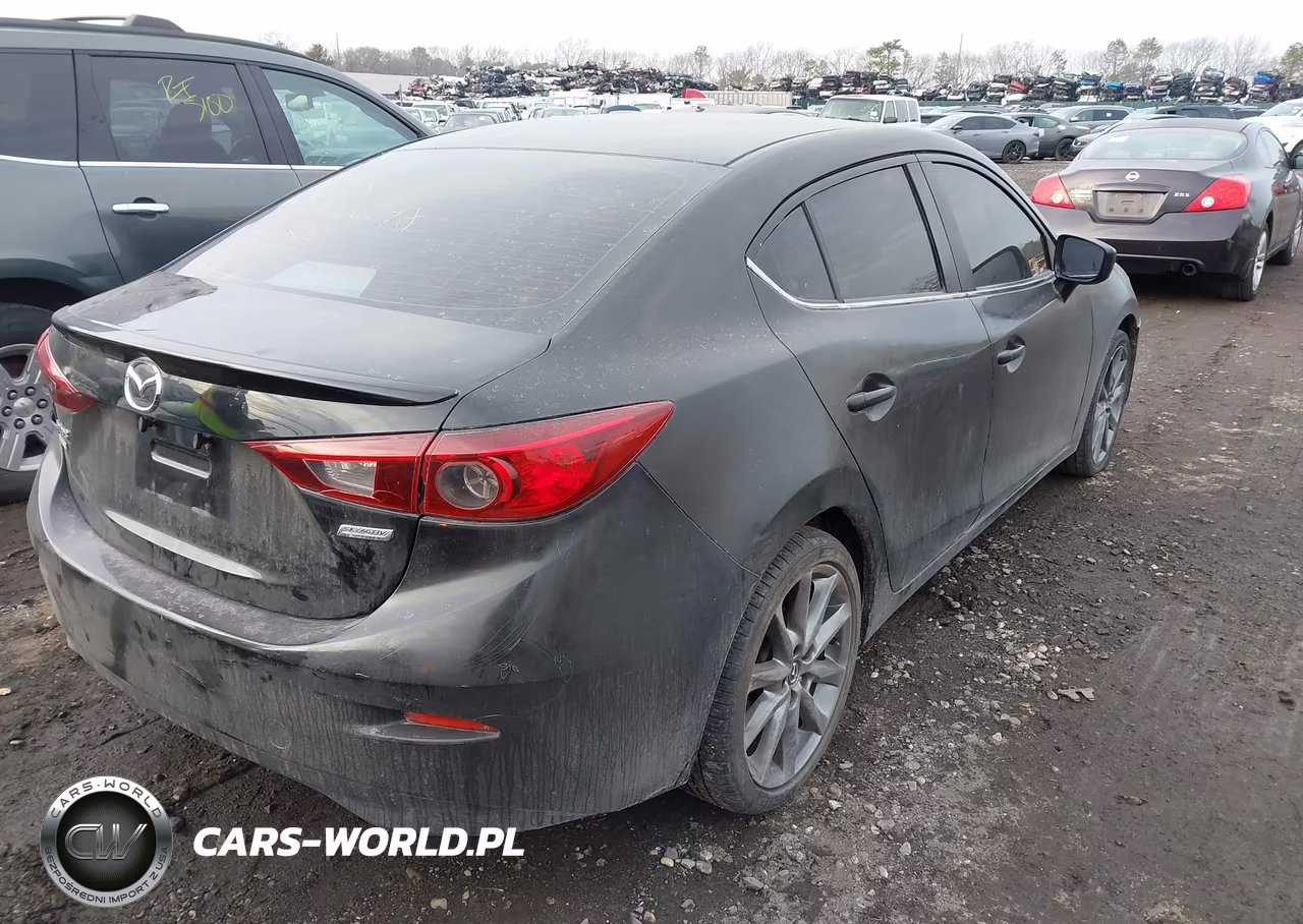 2018 Mazda Mazda3 Touring VIN:3MZBN1V32JM209156 - 4