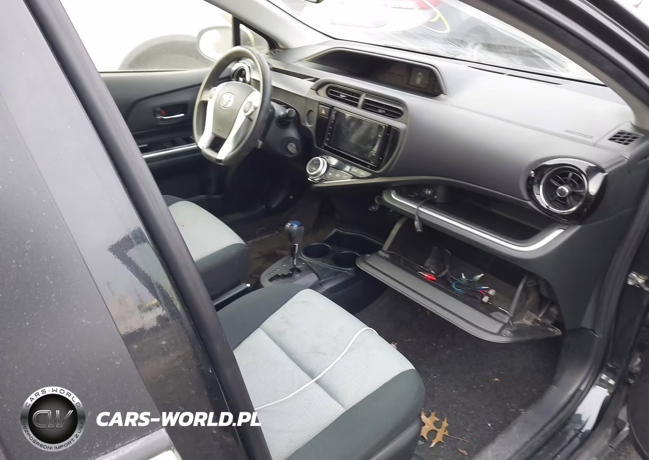 2016 Toyota Prius C Persona Series VIN:JTDKDTB30G1122674 - 5