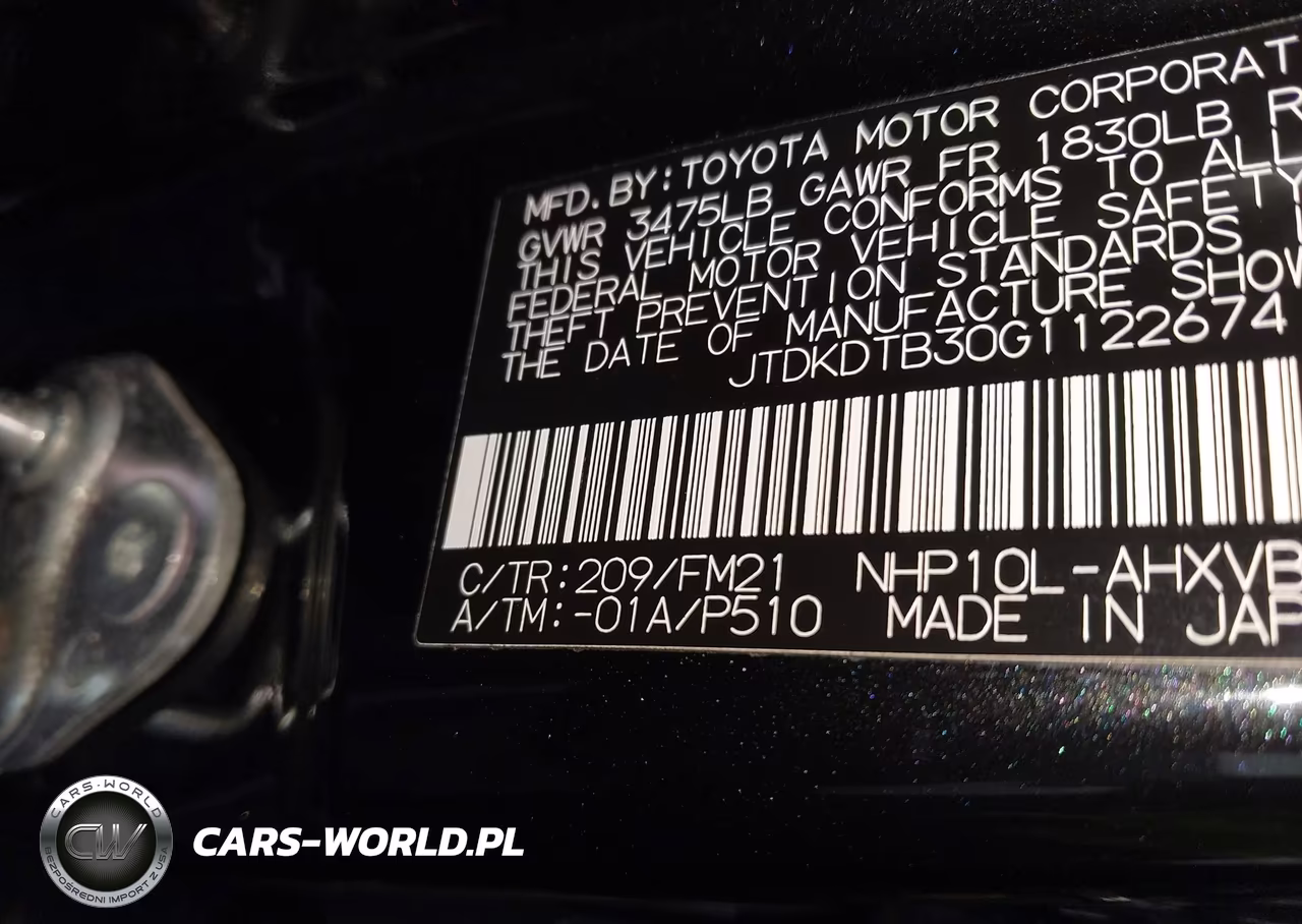 2016 Toyota Prius C Persona Series VIN:JTDKDTB30G1122674 - 9