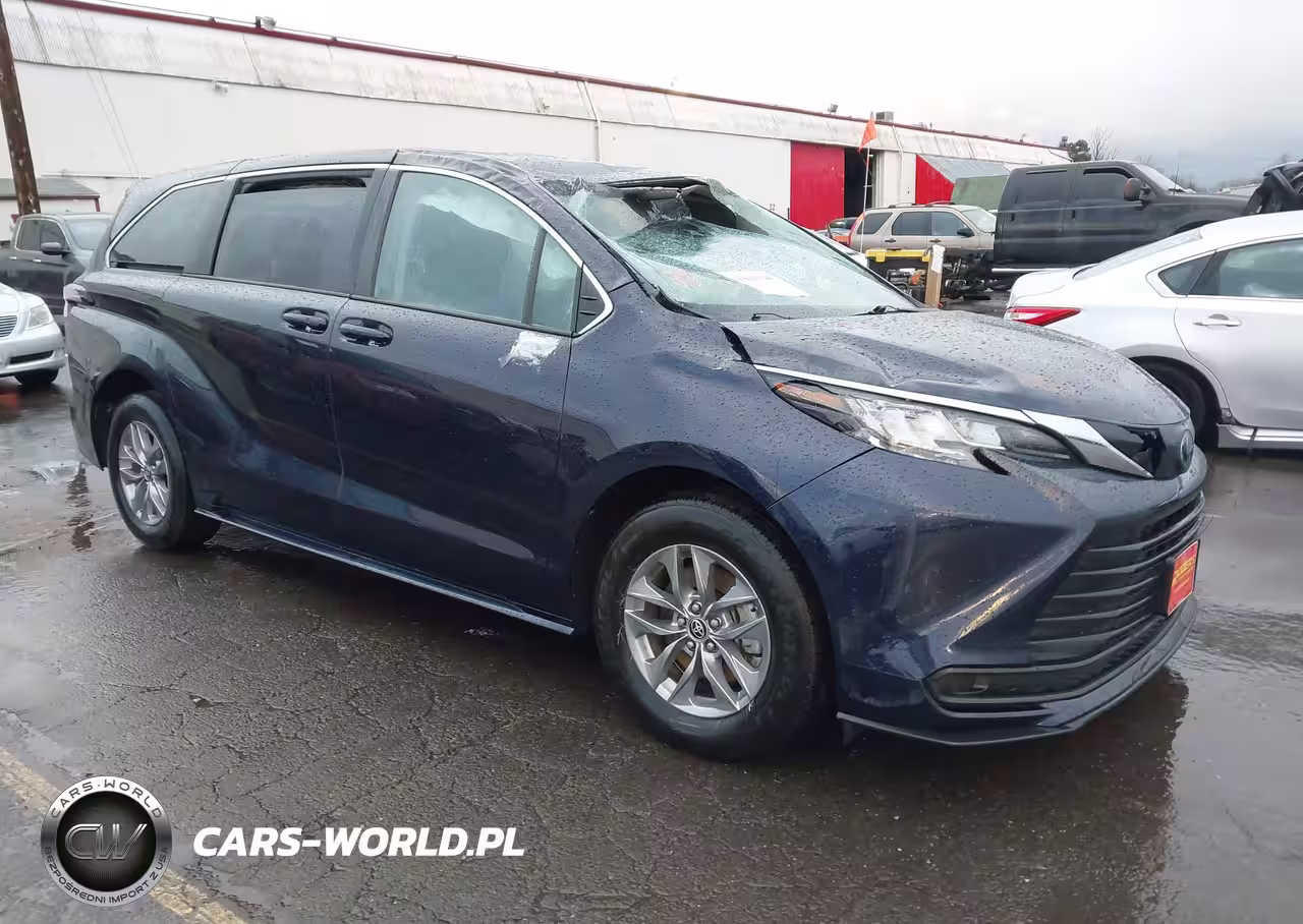 2022 Toyota Sienna Le