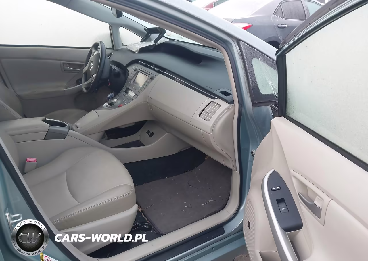 2013 Toyota Prius Four VIN:JTDKN3DU1D5618123 - 5