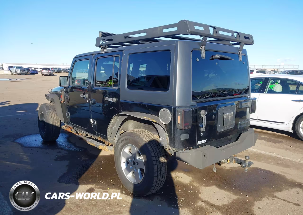 2013 Jeep Wrangler Unlimited Sport VIN:1C4BJWDG1DL621817 - 3