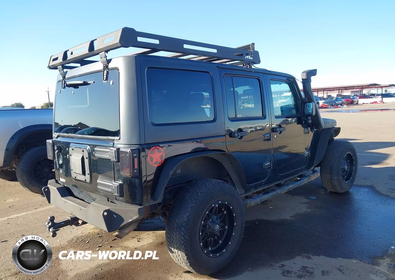 2013 Jeep Wrangler Unlimited Sport VIN:1C4BJWDG1DL621817 - 4