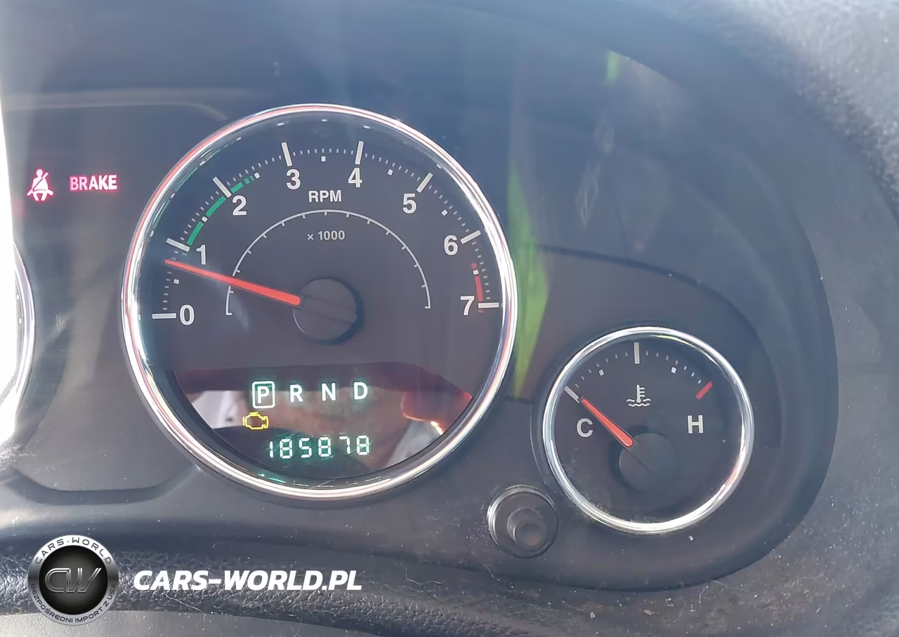 2013 Jeep Wrangler Unlimited Sport VIN:1C4BJWDG1DL621817 - 7