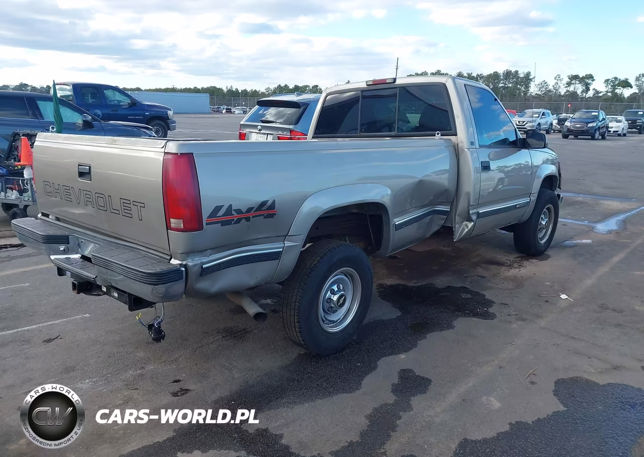 1999 Chevrolet K2500 VIN:1GCGK24R3XR718645 - 4