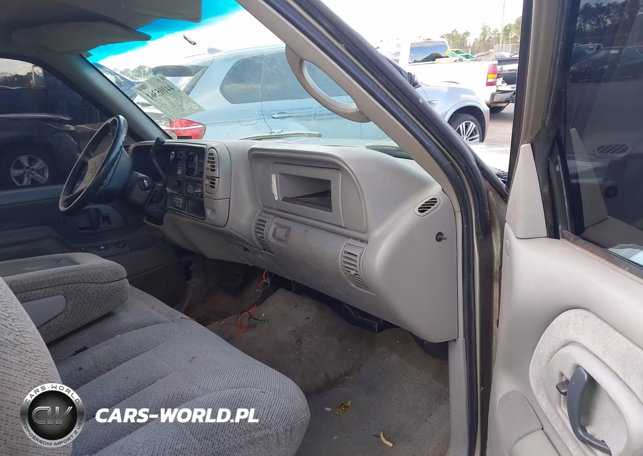 1999 Chevrolet K2500 VIN:1GCGK24R3XR718645 - 5