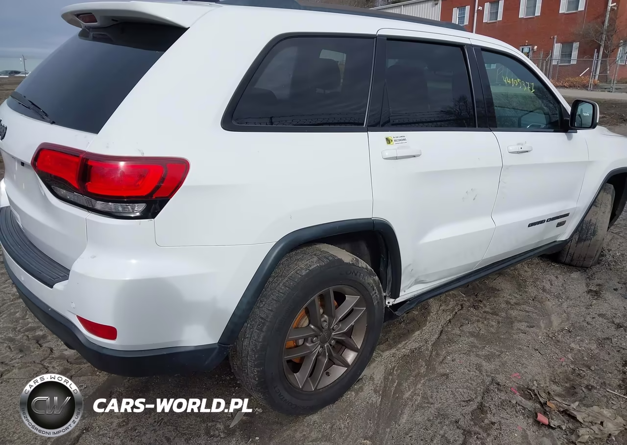 2016 Jeep Grand Cherokee 75Th Anniversary VIN:1C4RJFAG0GC365144 - 4