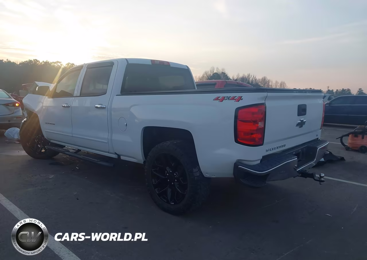 2018 Chevrolet Silverado 1500 1Lt VIN:1GCUKREC2JF152587 - 3