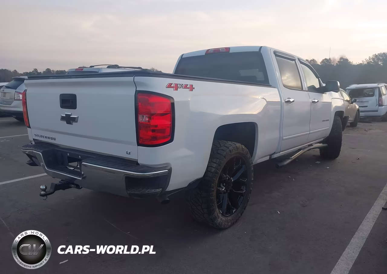 2018 Chevrolet Silverado 1500 1Lt VIN:1GCUKREC2JF152587 - 4