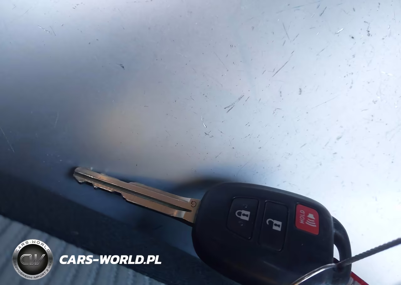 2013 Toyota Prius C Two VIN:JTDKDTB37D1555310 - 11