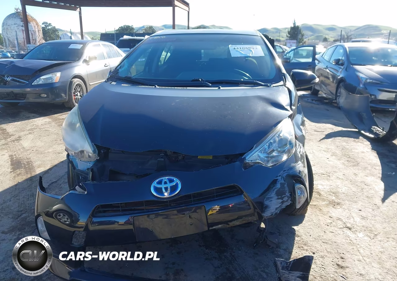 2013 Toyota Prius C Two VIN:JTDKDTB37D1555310 - 12