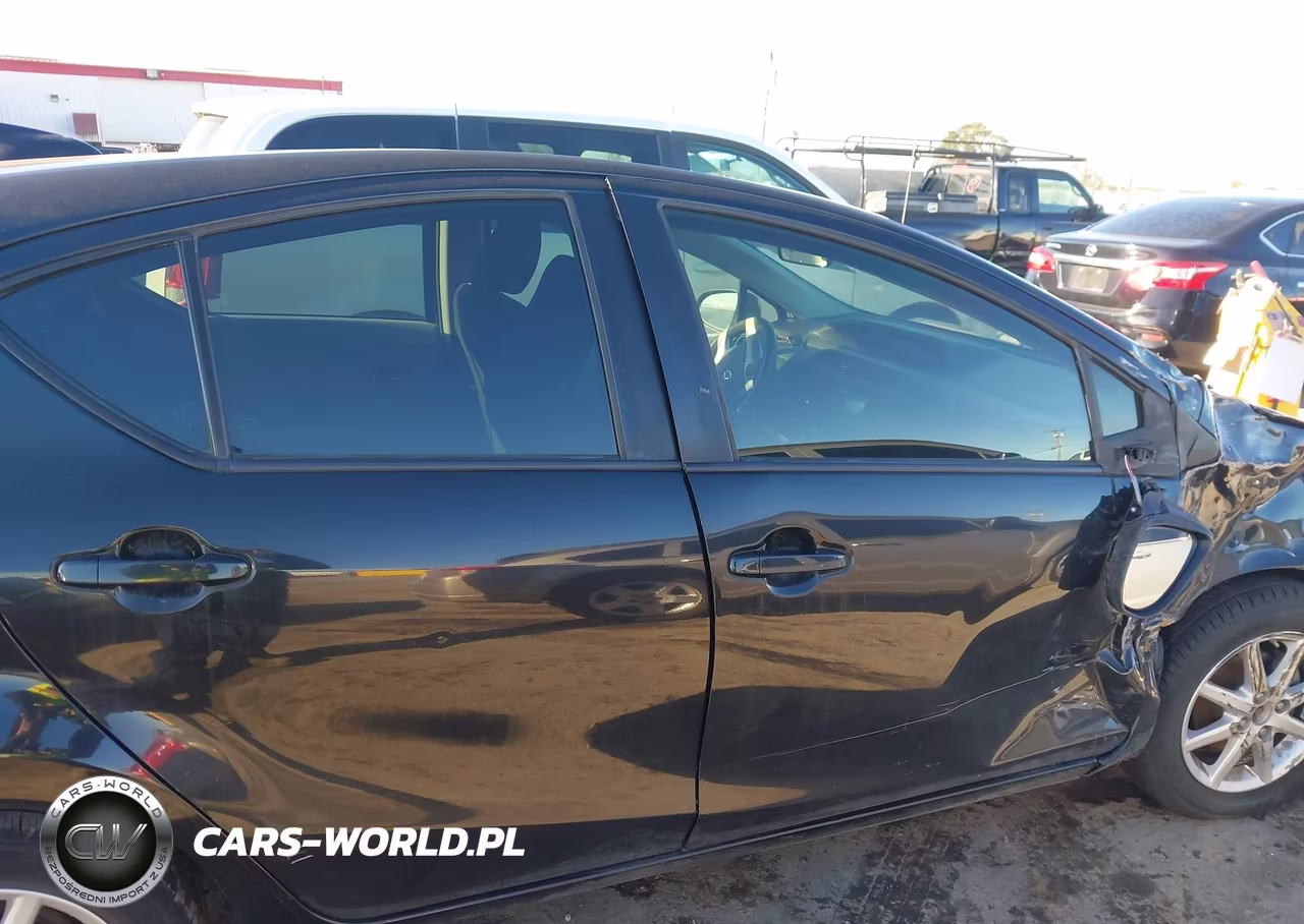 2013 Toyota Prius C Two VIN:JTDKDTB37D1555310 - 13