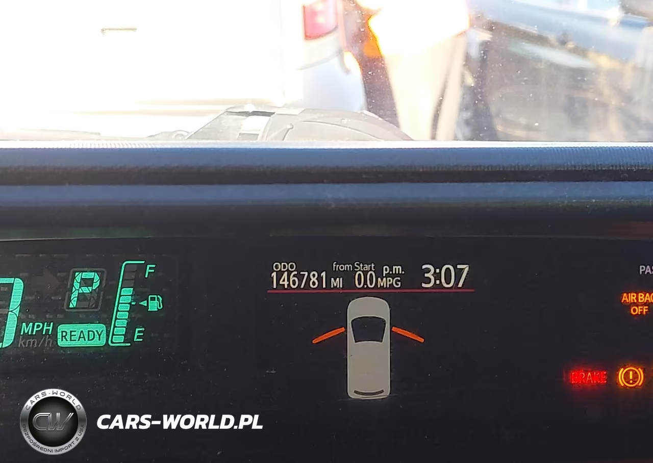 2013 Toyota Prius C Two VIN:JTDKDTB37D1555310 - 15