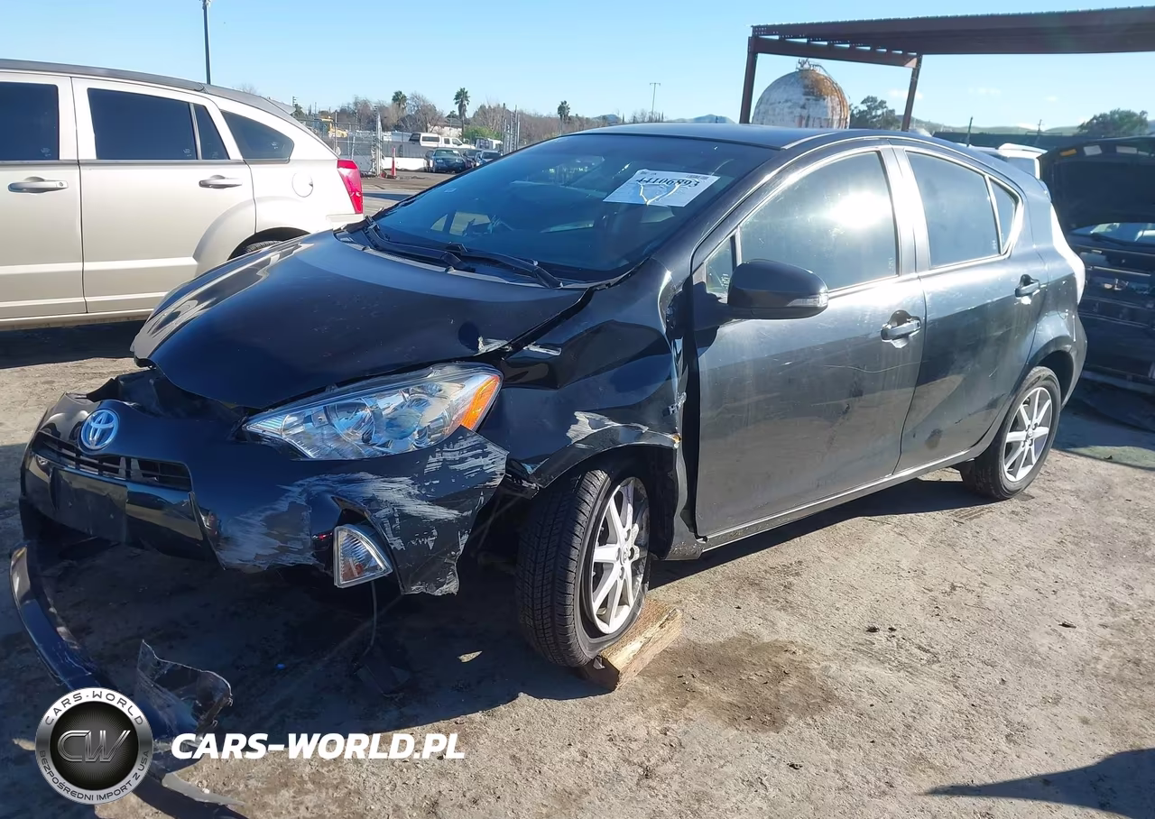2013 Toyota Prius C Two VIN:JTDKDTB37D1555310 - 2