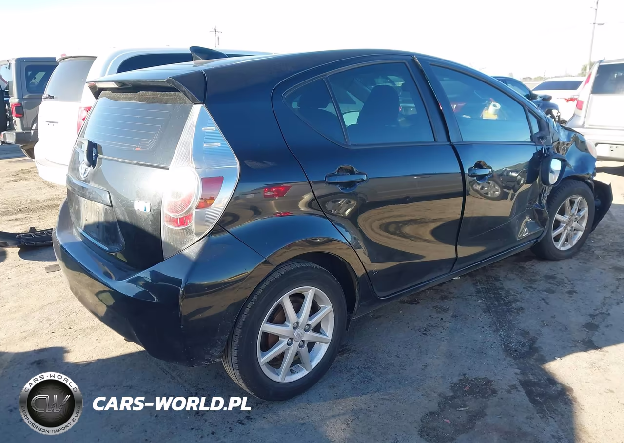 2013 Toyota Prius C Two VIN:JTDKDTB37D1555310 - 4