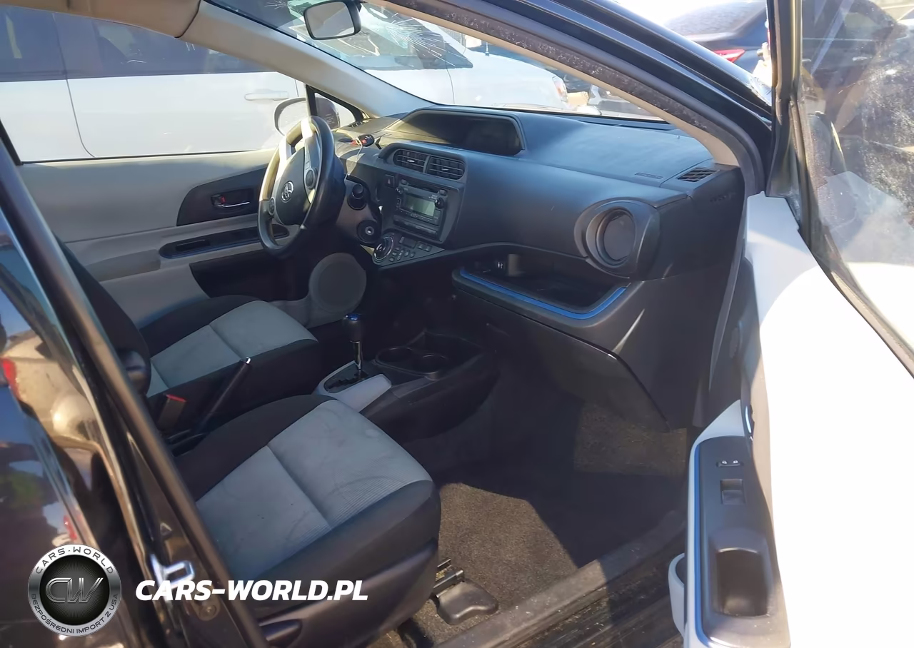 2013 Toyota Prius C Two VIN:JTDKDTB37D1555310 - 5