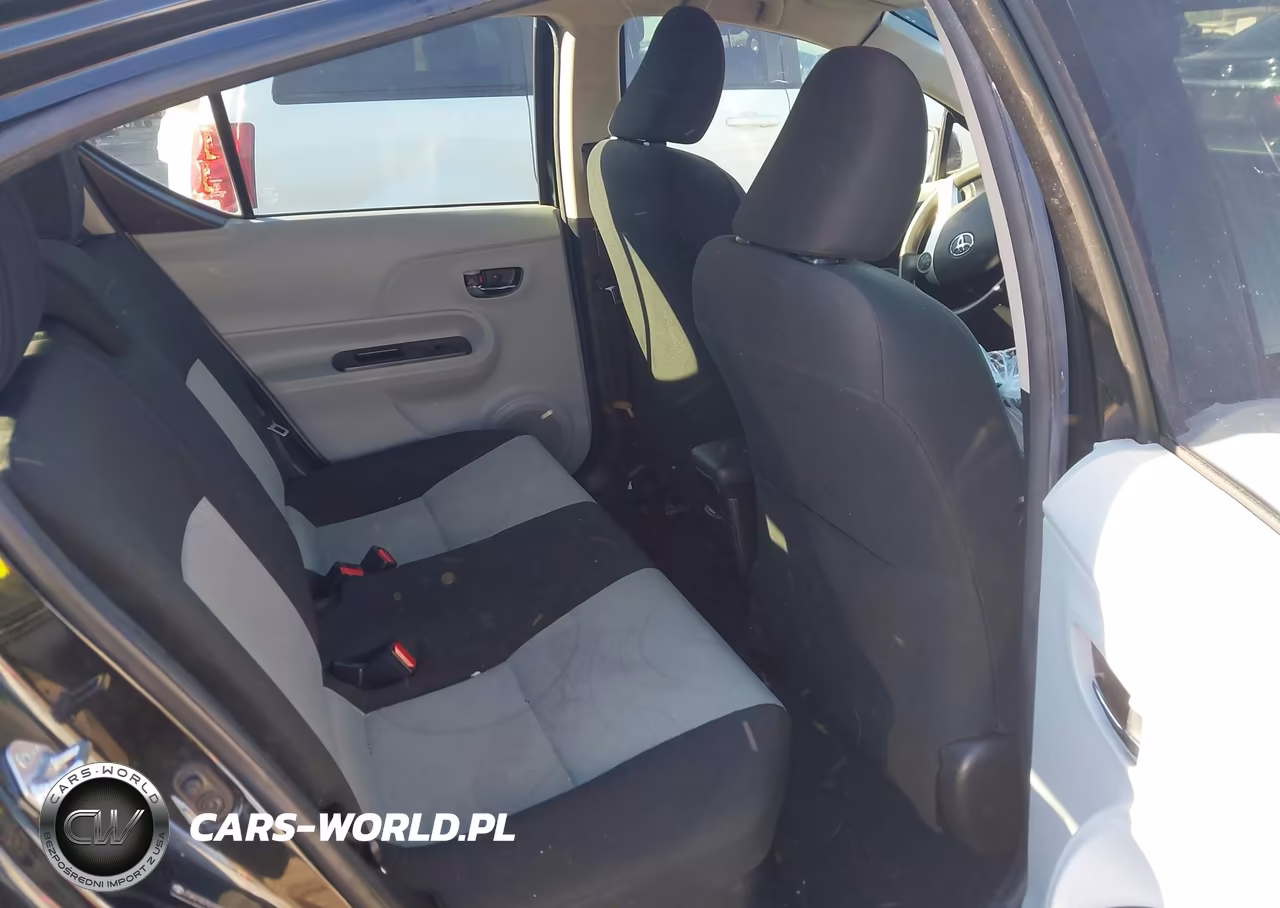 2013 Toyota Prius C Two VIN:JTDKDTB37D1555310 - 8