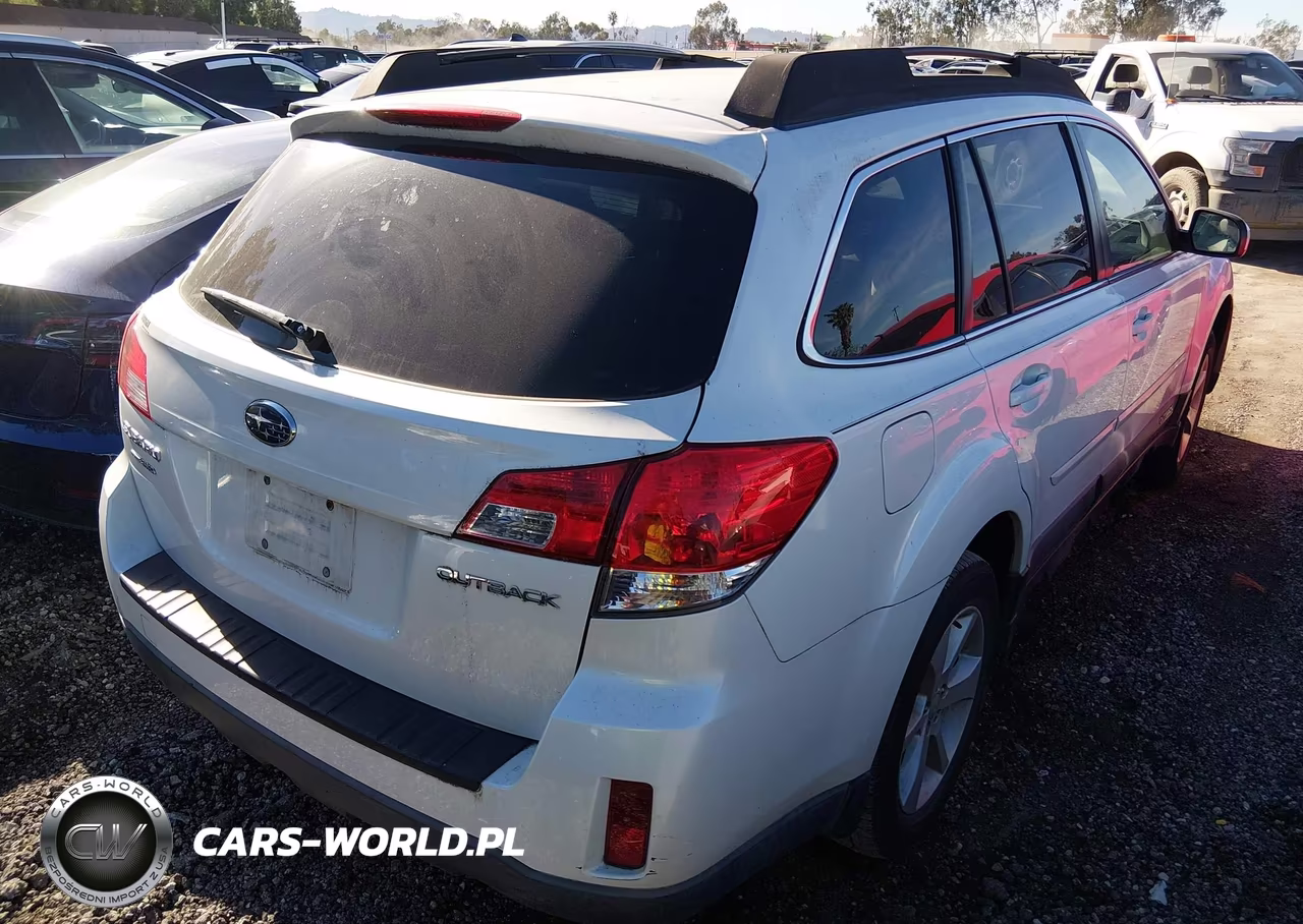 2013 Subaru Outback 2.5I Premium VIN:4S4BRCCC7D3267528 - 4