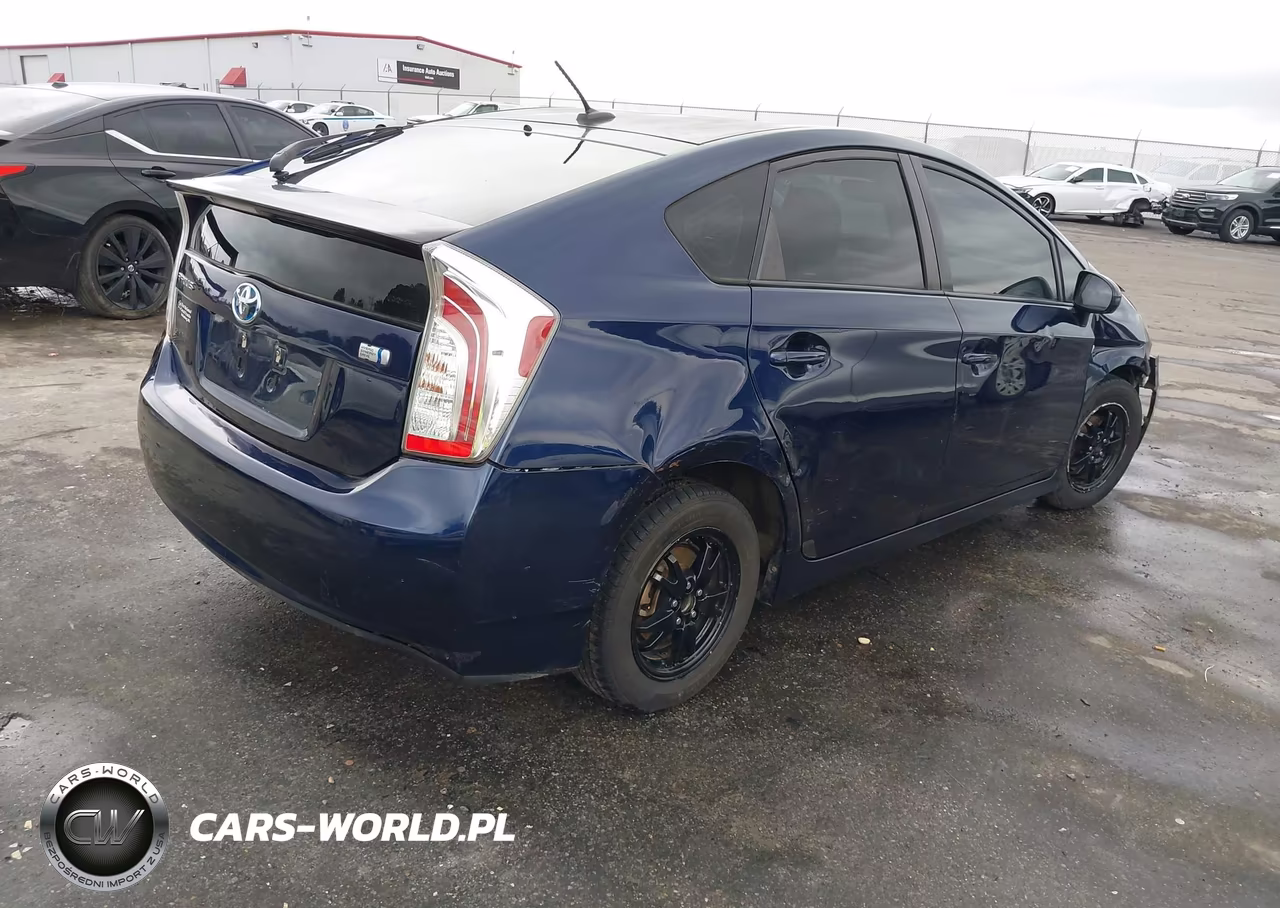 2015 Toyota Prius Four VIN:JTDKN3DU1F1993908 - 4
