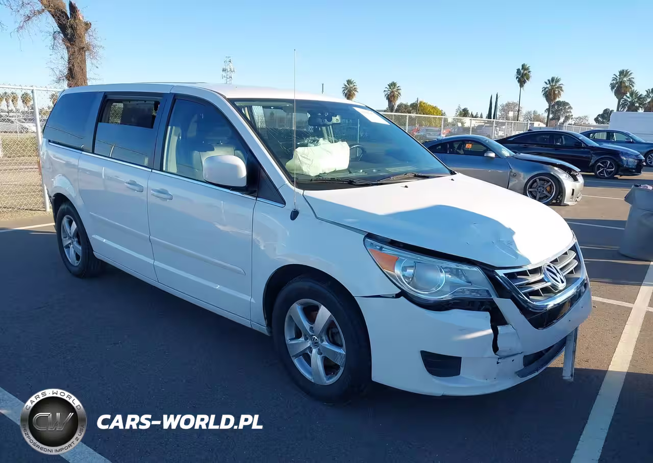 2010 Volkswagen Routan Se