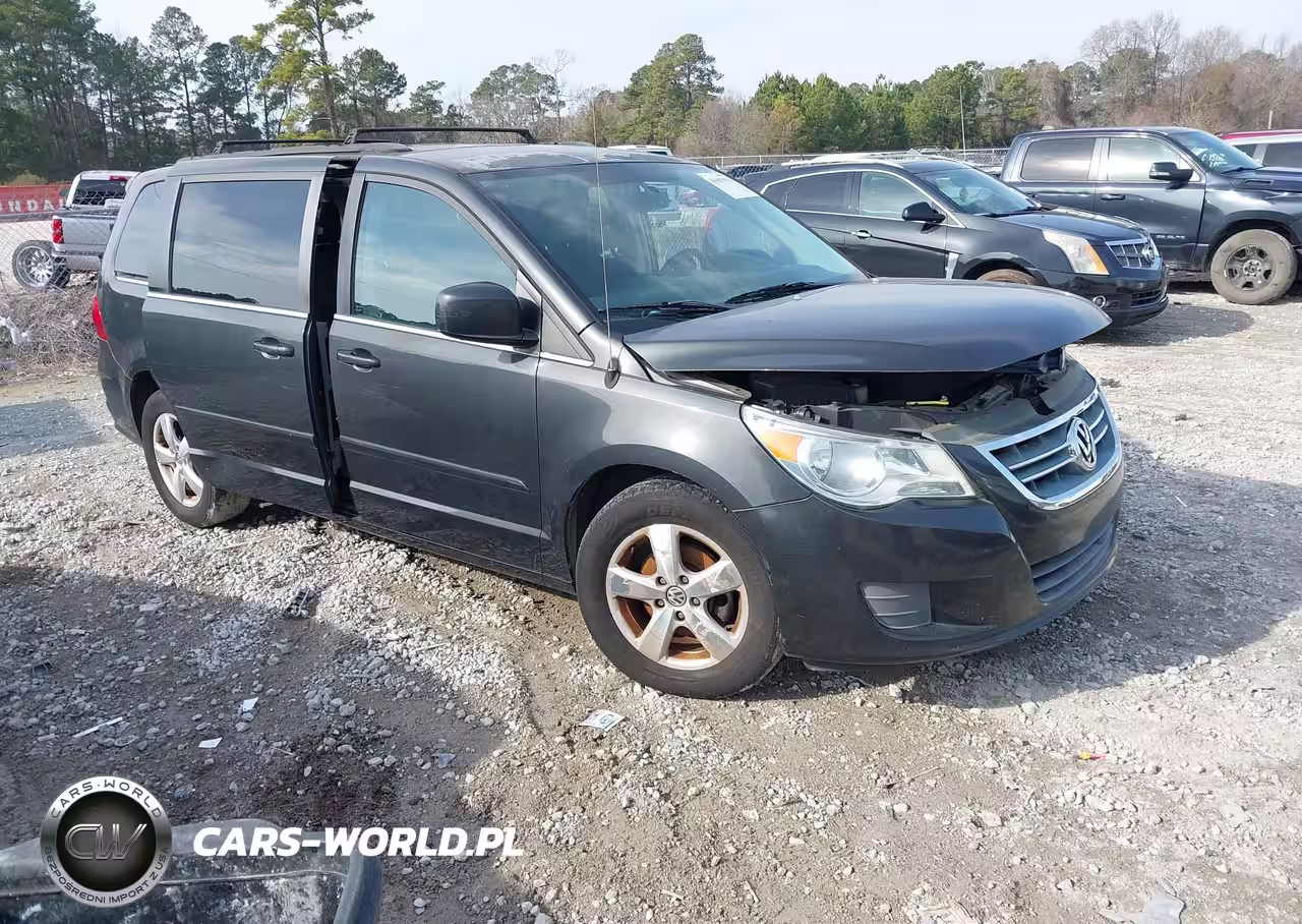 2011 Volkswagen Routan Se