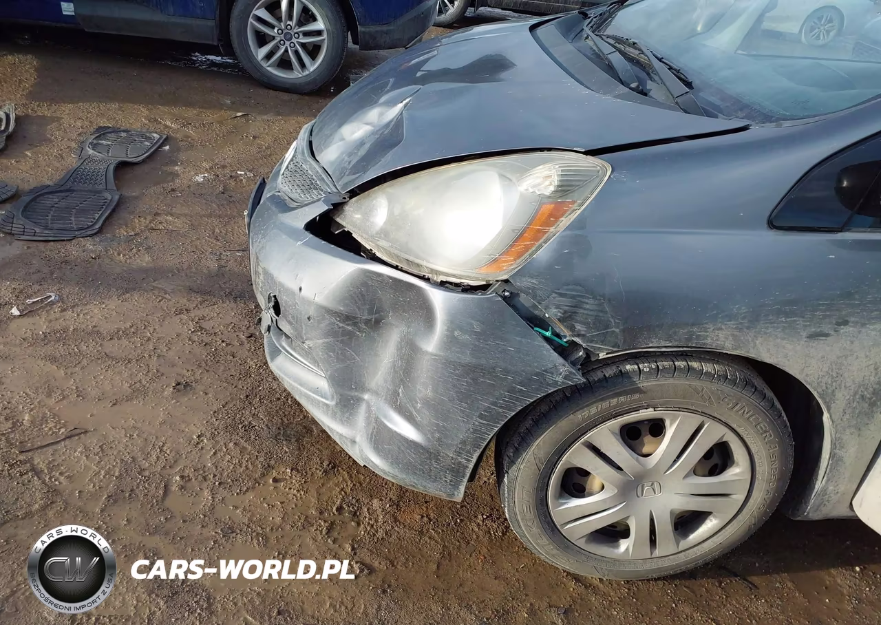 2011 Honda Fit VIN:JHMGE8H38BS010228 - 13
