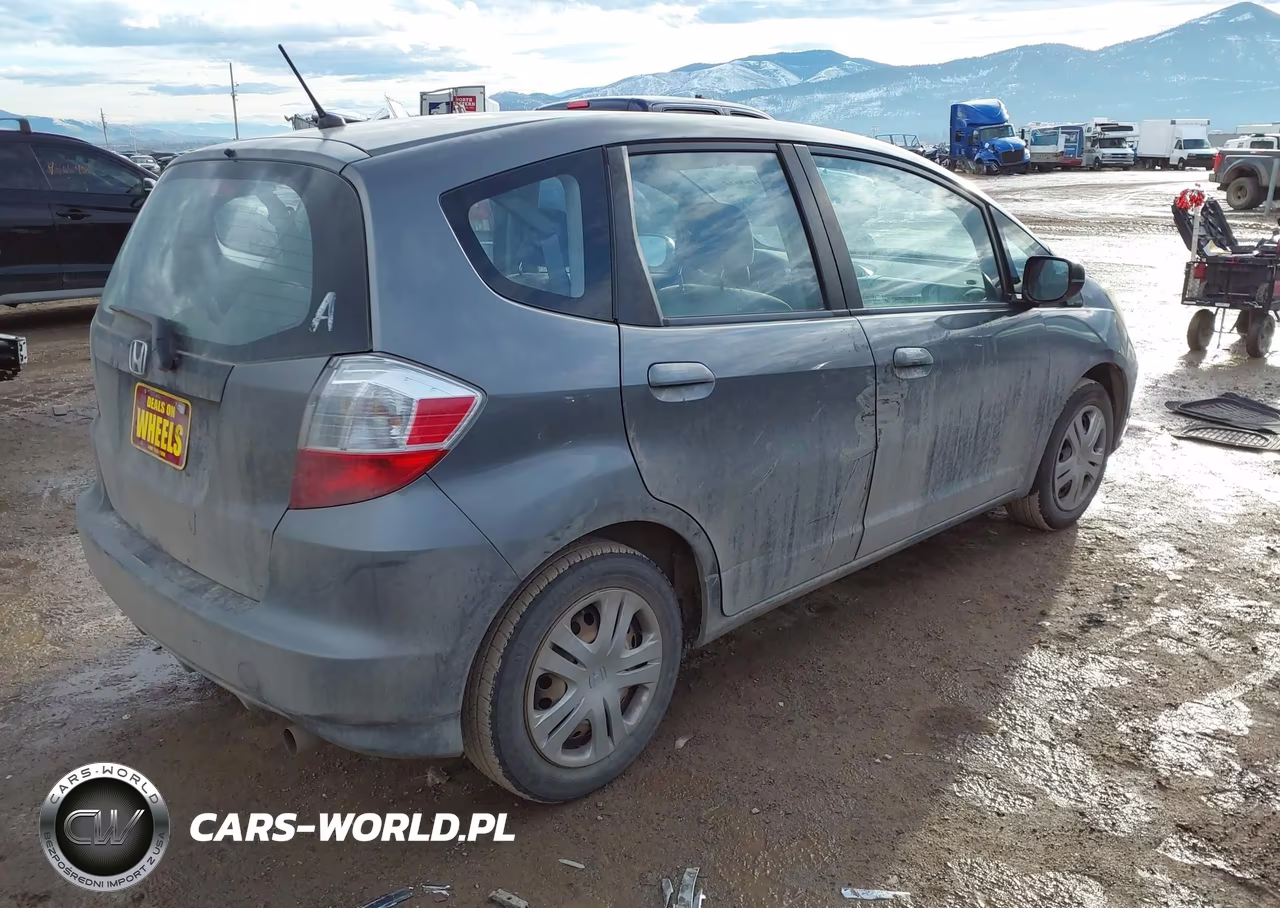2011 Honda Fit VIN:JHMGE8H38BS010228 - 4