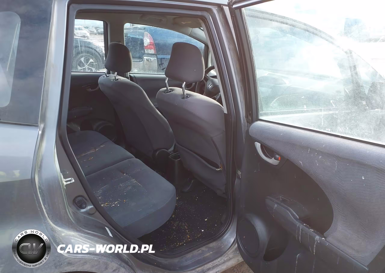 2011 Honda Fit VIN:JHMGE8H38BS010228 - 8