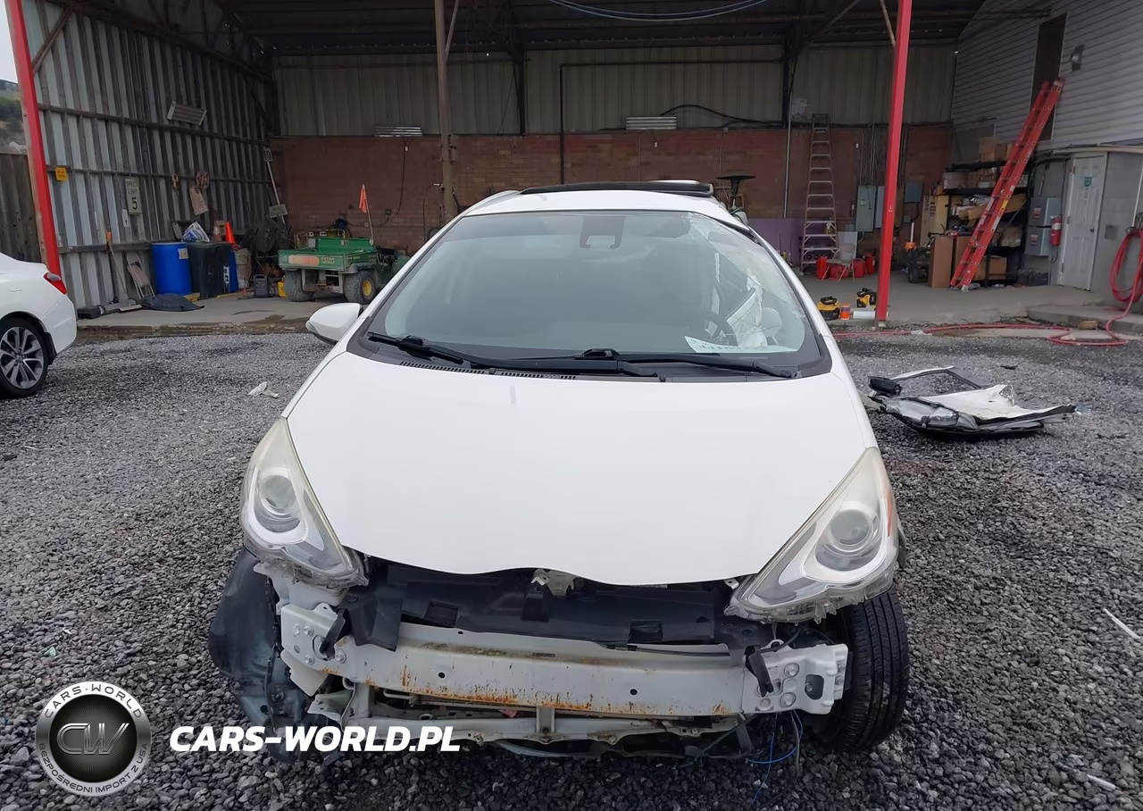 2017 Toyota Prius C Three VIN:JTDKDTB30H1594388 - 13